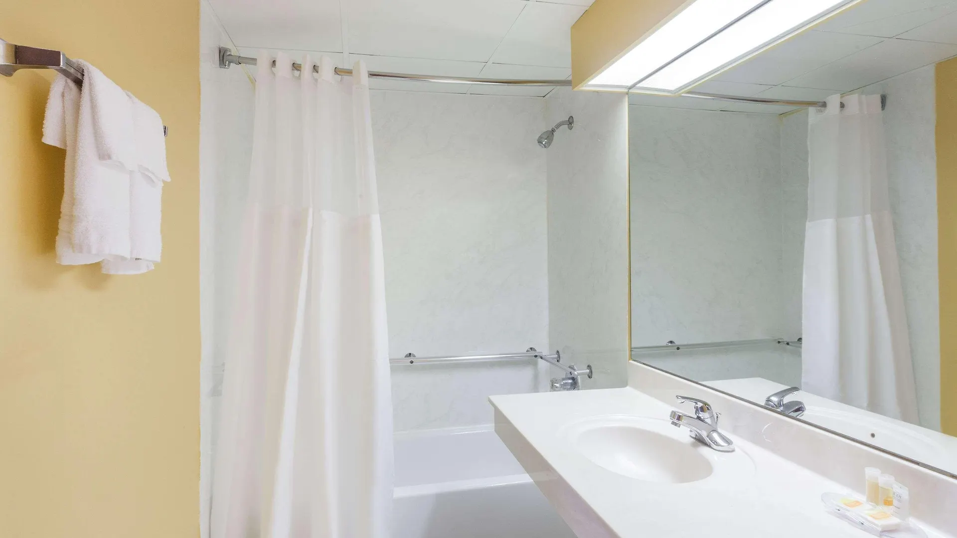 Hotel Days Inn By Wyndham Nashville Saint Thomas West Hospital