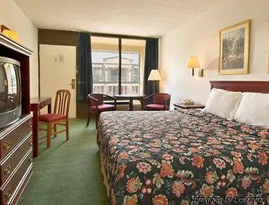 Hotel Days Inn By Wyndham Nashville Saint Thomas West Hospital